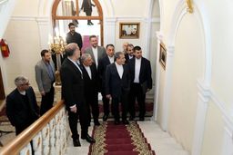 بازدید عراقچی از سفارت ایران در مسکو و گفتگو با خانواده‌ دیپلمات‌ها