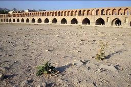 هشدار نماینده مجلس:  بحران آب اصفهان تا سه ماه آینده چندین استان را درگیر می‌کند