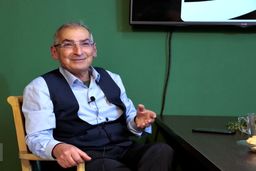 زیباکلام: پدر جد پزشکیان هم نمی تواند جلوی بودجه نهادهای فرهنگی  را بگیرد