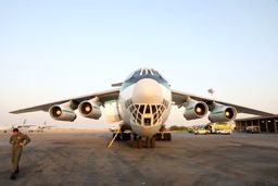 هواپیمای آب‌پاش ایران برای مهار آتش هورالعظیم وارد اهواز شد