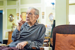 پاسدار مرزهای عقلانیت/درباره تفرّد عزت‏‌الله فولادوند در ساحت ترجمه و تفکر به مناسبت 90 سالگی او