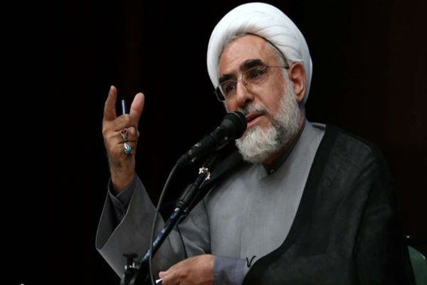 منتجب‌نیا: ظریف را به جرم محبوبیت قربانی کردند/مخالفان ظریف چیزی نیافتند، به خانواده‌اش حمله کردند