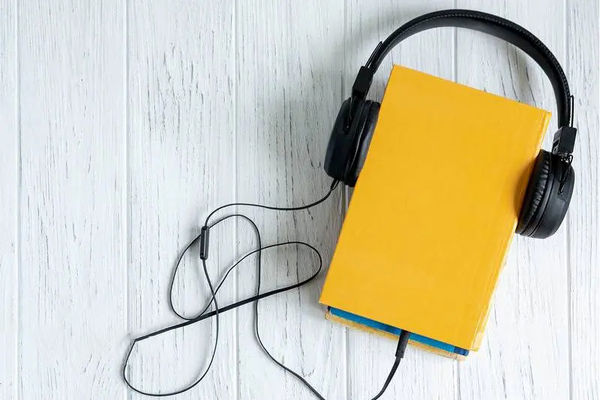 خواندن یا شنیدن کتاب فرقی ندارد