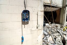 این تماس از زندان اوین «نمی‌‏باشد»/درباره عکس یک گوشی تلفن در آوار زندان اوین