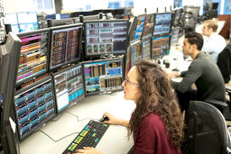 سقوط اقتصادهای فقیر در دره ارزش دلار/تغییر نرخ بهره توسط فدرال رزرو عامل اصلی کاهش ارزش دلار است