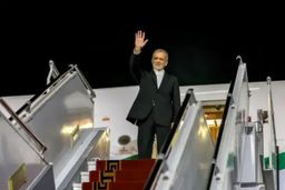 سفر فشرده پزشکیان به اصفهان؛ از عدالت آموزشی تا رکاب‌زنی در مسیر سلامت