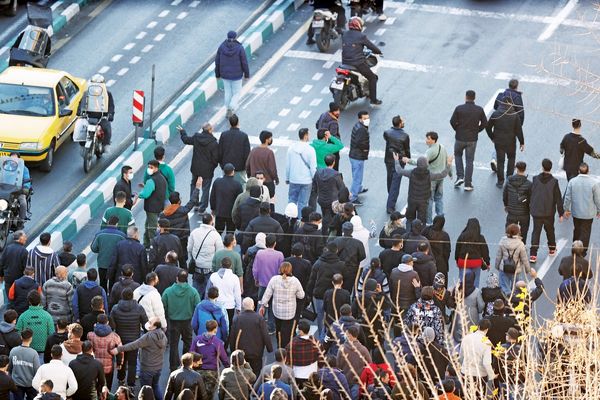 مردم در تعلیق و انتظار/گفت‏‌وگو با مردم و تحلیل جامعه‌‏شناسان درباره اعتراضات و آنچه این روزها در ایران می‌‏گذرد