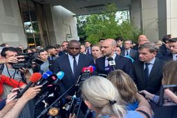 روایت فرانس ۲۴ از تماس تروئیکای اروپایی با وزیر خارجه ایران