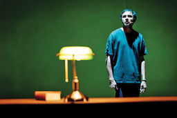 زبان به‌مثابه فروپاشی/ درباره نمایش باغ عدن که توصیف جهانی یکنواخت و خالی از زندگی‏ است 