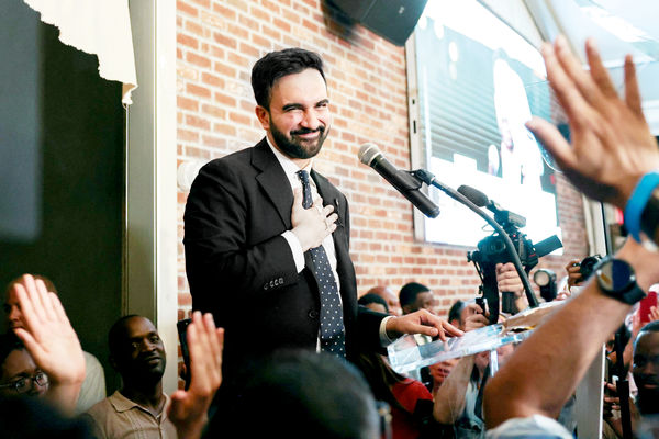 ستاره جدید حزب دموکرات/پیروزی زهران ممدانی در انتخابات مقدماتی شهرداری نیویورک با وعده دگرگونی سیاست‏‌های شهری در سراسر آمریکا طنین‌‏انداز شد