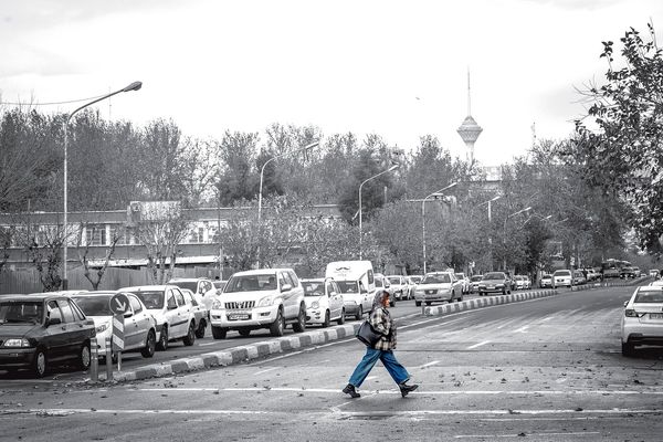 متلک‌انداختن شوخی نیست خشونت است/زهرا بهروزآذر معاون امور زنان و خانواده رئیس‌جمهوری در گفت‏‌وگو با «هم‌‏میهن» از ناآگاهی مردان درباره انواع خشونت علیه زنان سخن گفت