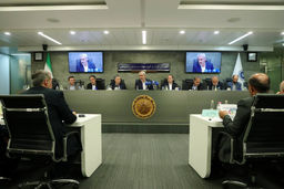 مناقشه ارزی مدنی‌زاده و فرزین/وزیر اقتصاد اعلام کرد پاسخگوی هیچ‌یک از سیاست‏‌های ارزی نیست