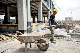 شوک اقتصاد از اخراج مهاجران/سیاست بازگرداندن اتباع افغانستانی، ظرفیت تولید را کاهش داد و انتظار می‏‌رود در ماه‏‌های آینده بر رشد اقتصاد اثرگذار باشد 