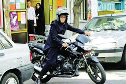 دست بجنبانید/درباره عکسی از موتورسواری زنان در شهر 
