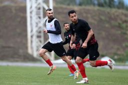 تمرین پرسپولیسی‌ها زیر بارش باران بدون مصدوم
