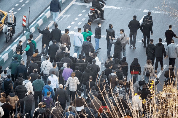 جانِ به لب رسیده/ درباره عکسی از تجمع اعتراضی بازاریان تهران