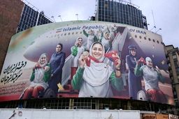 تصویر زنان قهرمان پارالمپیک بر دیوارنگاره میدان ولیعصر نقش بست
