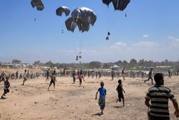 هشدار غزه درباره پیامدهای خطرناک ارسال هوایی کمک‌ها