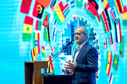 پزشکیان: از حضور سرمایه‌گذاران در ایران استقبال می‌کنیم