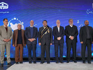 نشان افتخار و حمایل «حامی مدرسه‌سازی ایران» به مدیرعامل بانک ملی اهدا شد/ ساخت ۱۳۵ مدرسه در مناطق محروم کشور