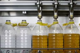 احتکار ۸ تن روغن مایع خوراکی در منزل مسکونی